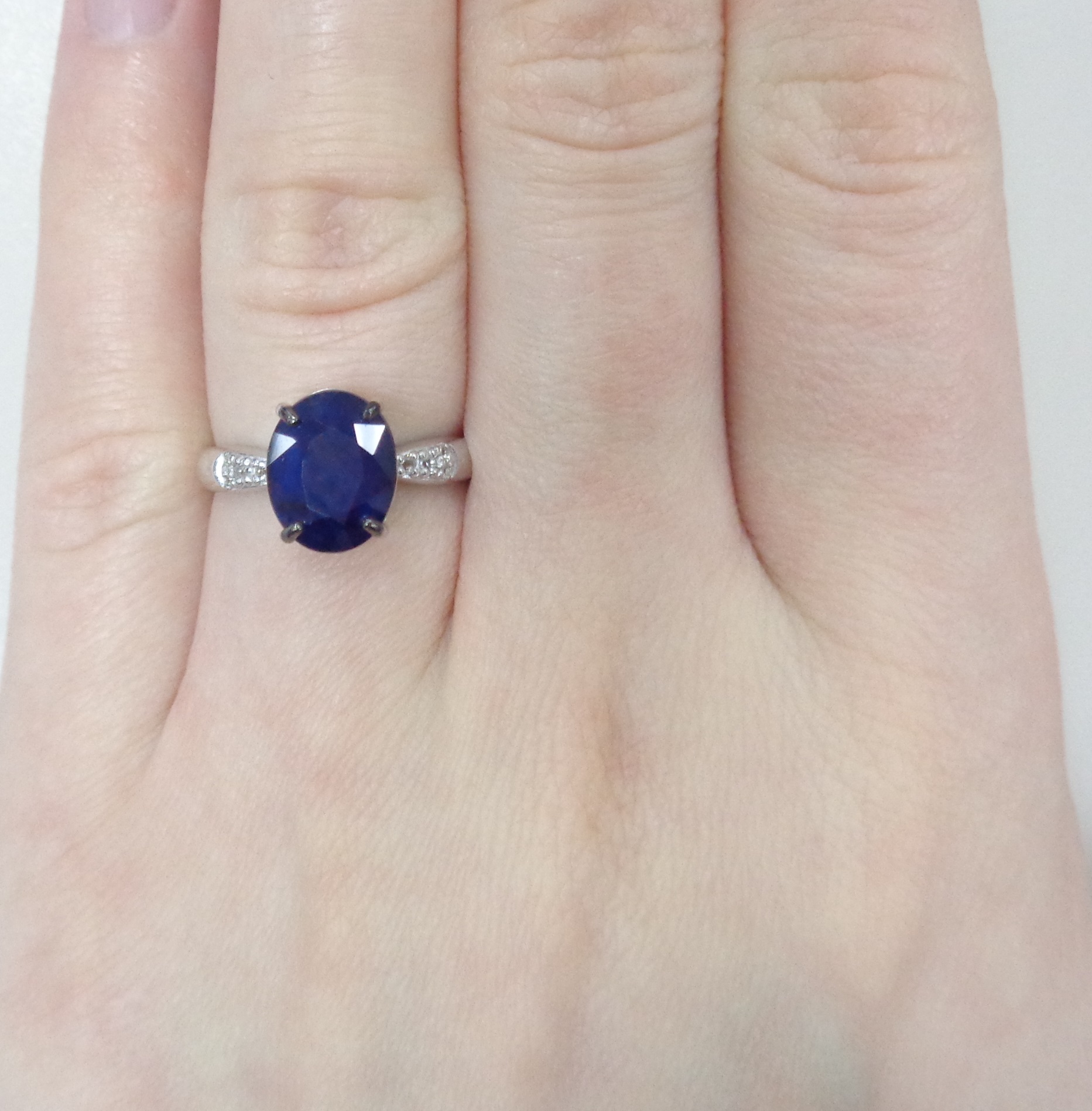 Серебряное кольцо с сапфиром